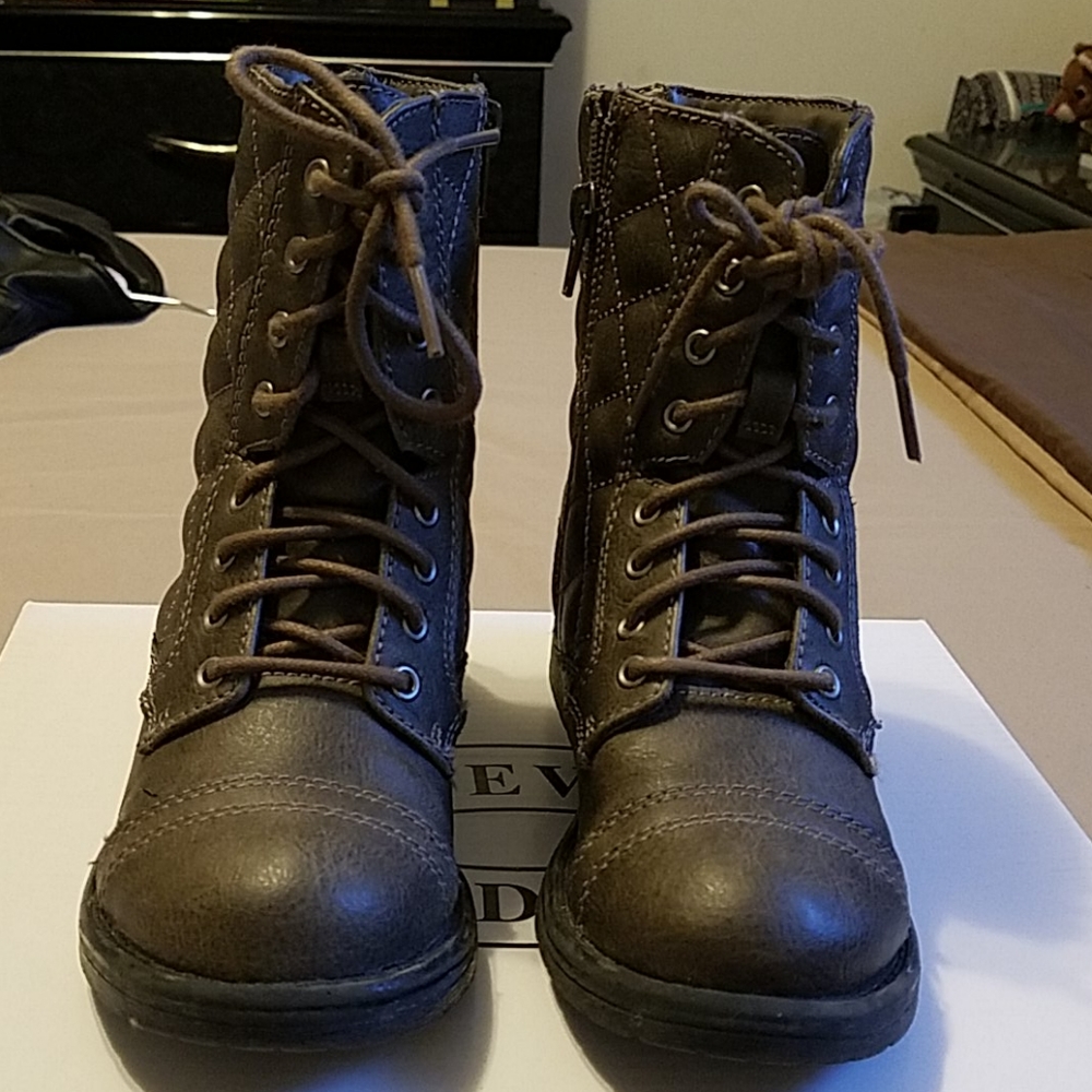 STEVE MADDEN GIRLS BOOTS..SIZE 13